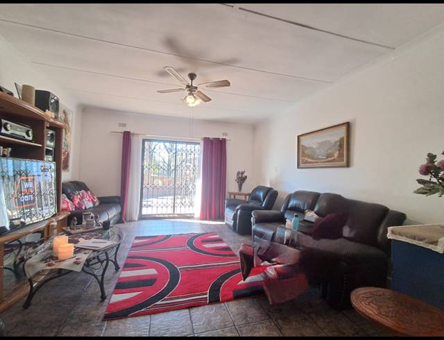 8 BEDROOM HOUSE FOR SALE IN MEYERTON CENTRAL